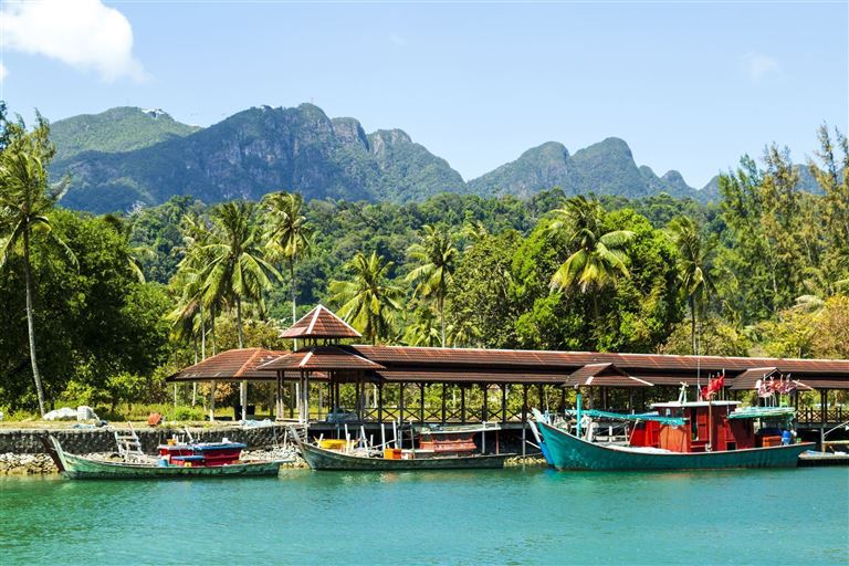 Multikulturelles Malaysia - und Meer ©Nalidsa Sukprasert/istock